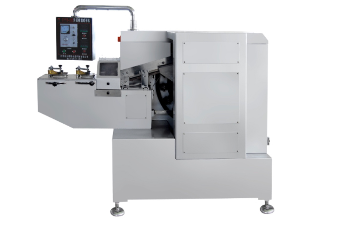 Quelles machines sont essentielles pour la production de sucettes plates?